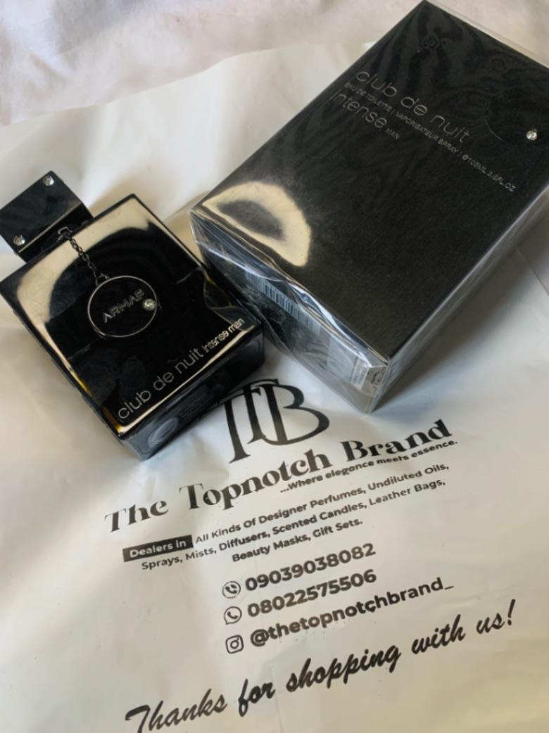 Club de nuit intense man.